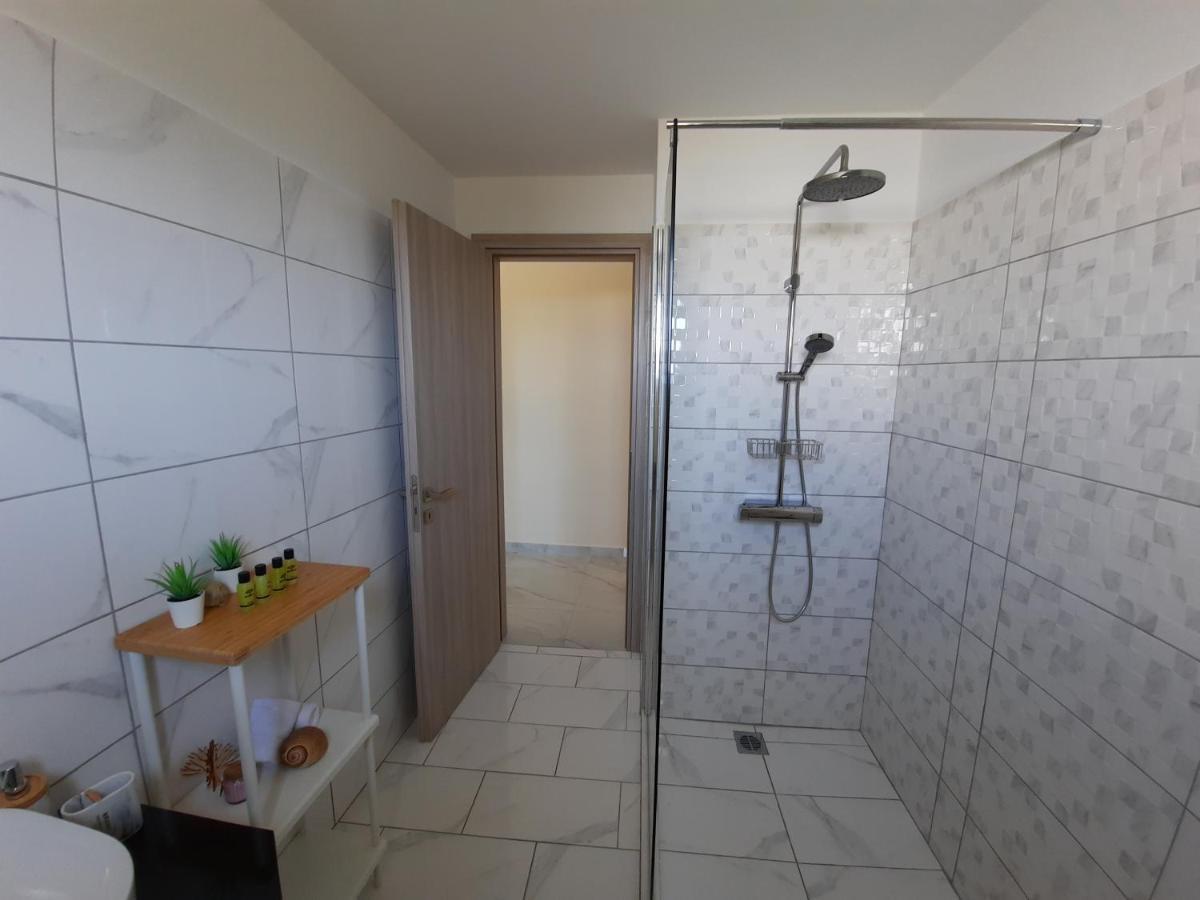 Freesia Grand Sea View Residence Свороната Экстерьер фото