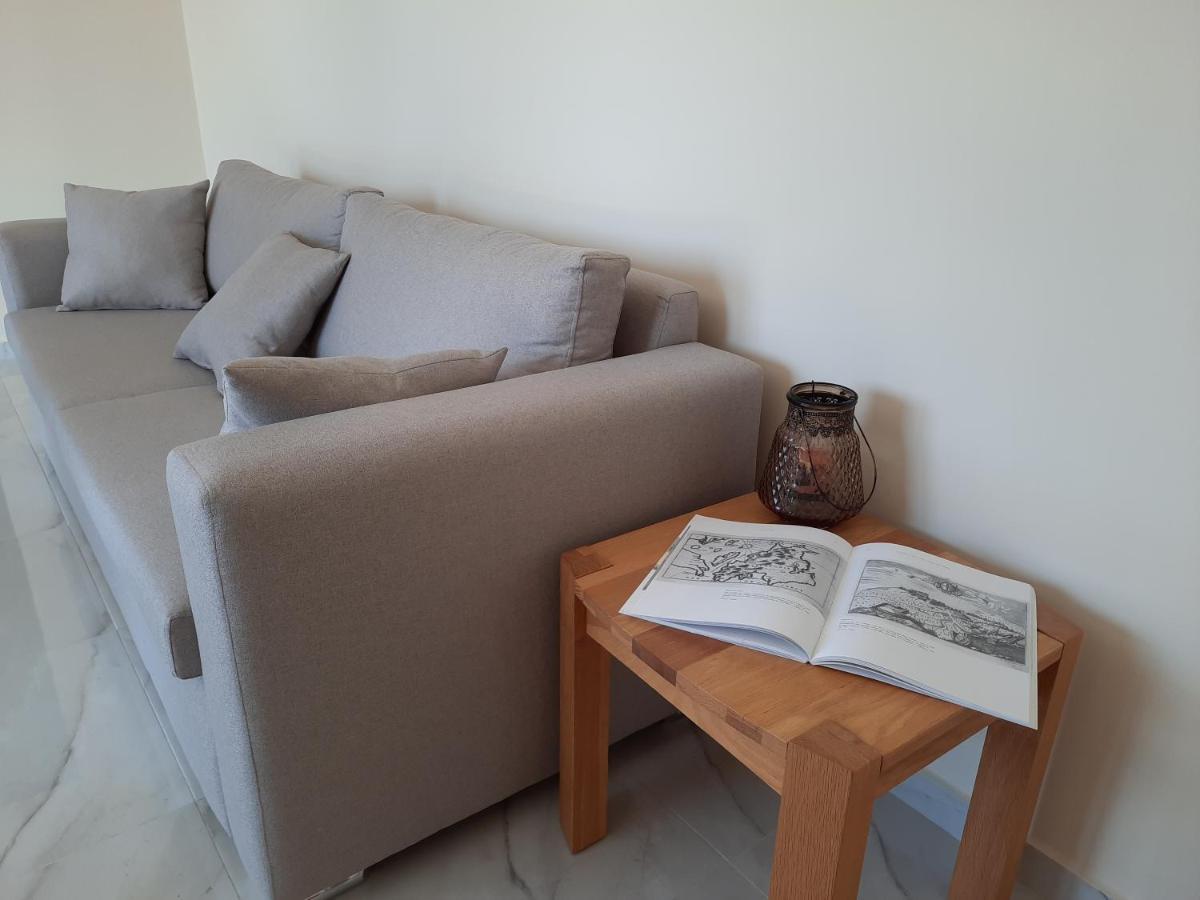 Freesia Grand Sea View Residence Свороната Экстерьер фото