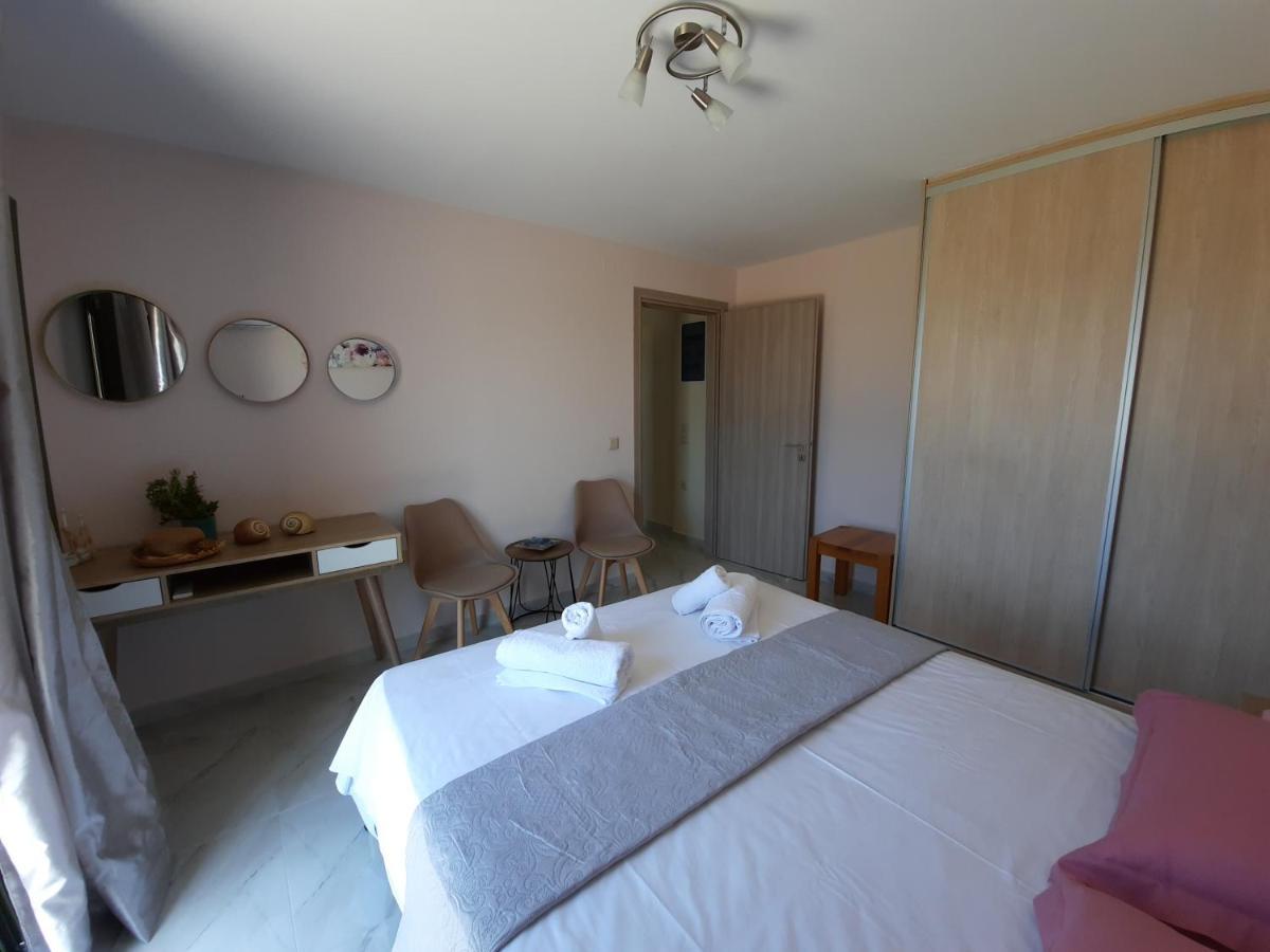 Freesia Grand Sea View Residence Свороната Экстерьер фото